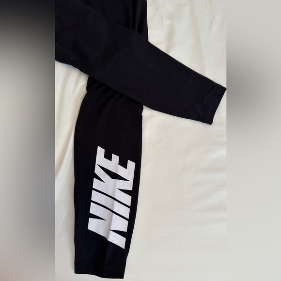Nike Women’s Leggings - Picture 4 of 9